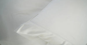 Feather White 4 Piece Duvet Set With Flat sheet