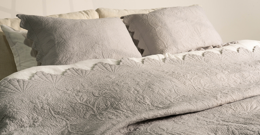Bundle-Floral Grey Comforter Set & Flat Sheet & Pillow Cover x2 & Pillow x4